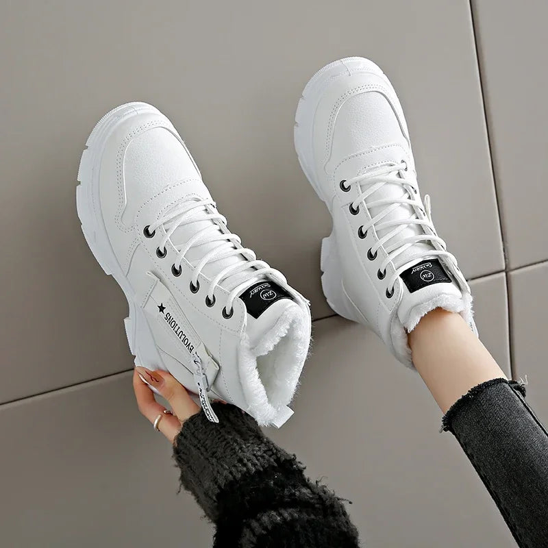Bota Feminina de Cano Curto com Solado Grosso Forro Aveludado Estilo Casual Esportivo – (Promoção de Inverno 2025)